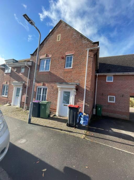 5 Holborn Spacious Home Redhill  Exterior photo